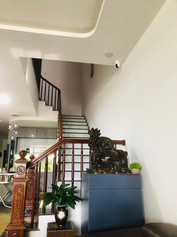 Mẫu cầu thang gỗ lim được thi công cho khách hàng tại Đà Nẵng