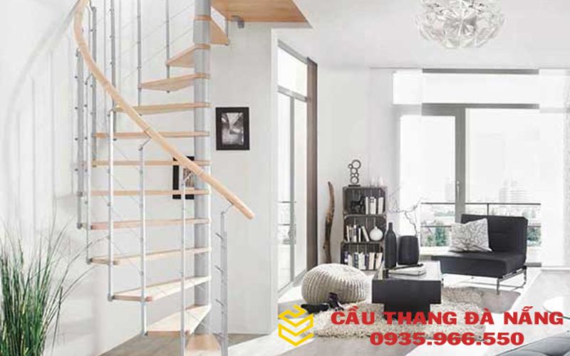 Cầu thang  được kết hợp từ nguyên liệu gỗ và inox