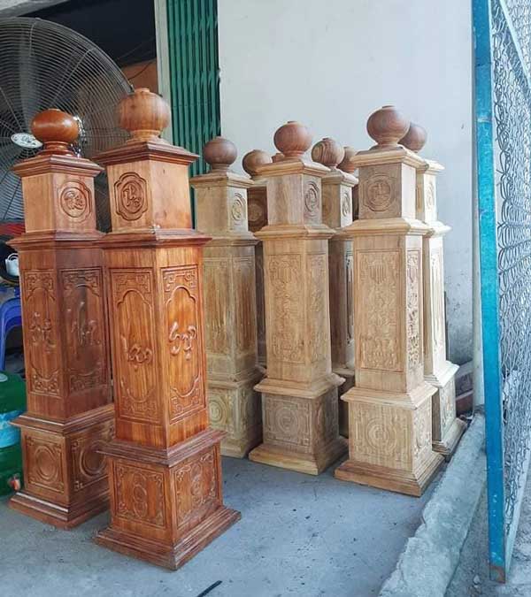 Trụ đề ba gỗ vuông chạm tại Đà Nẵng